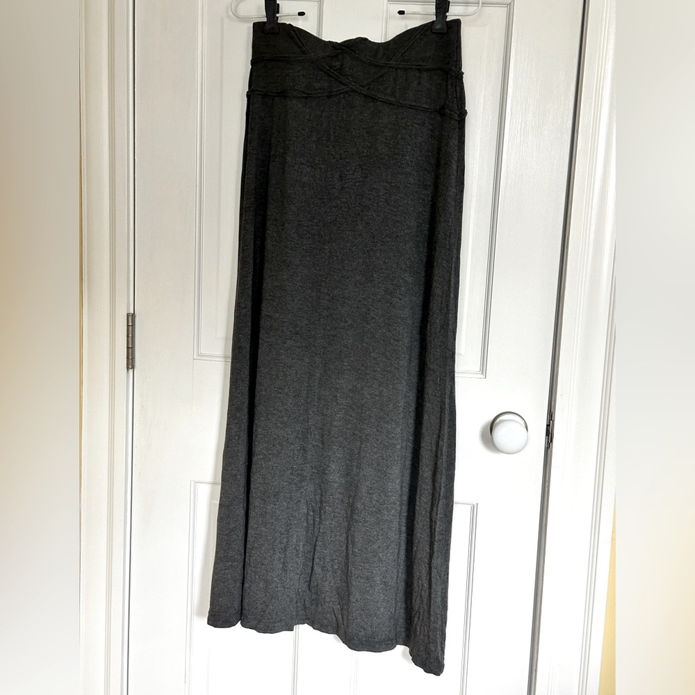 EUC elegant Max Studio charcoal gray jersey knit maxi skirt - size S